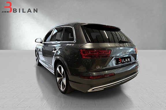 Audi Q7 8 of 30