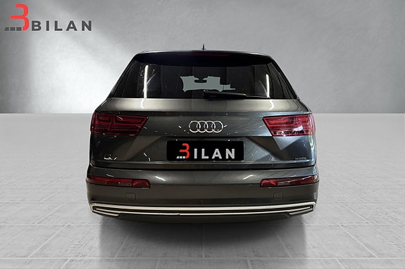 Audi Q7 9 of 30