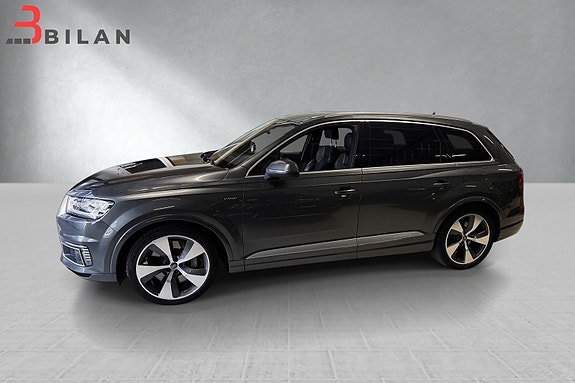 Audi Q7 4 of 5