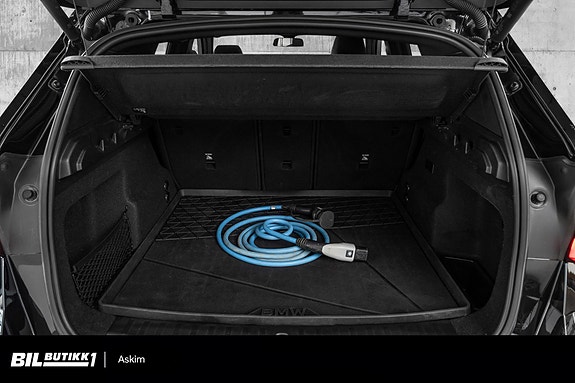 BMW iX1 26 of 28
