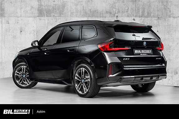 BMW iX1 5 of 28