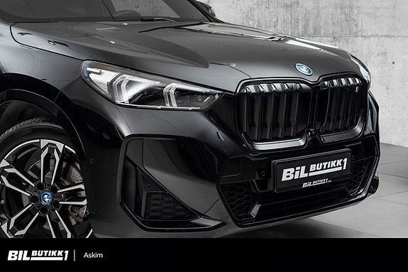 BMW iX1 2 of 28