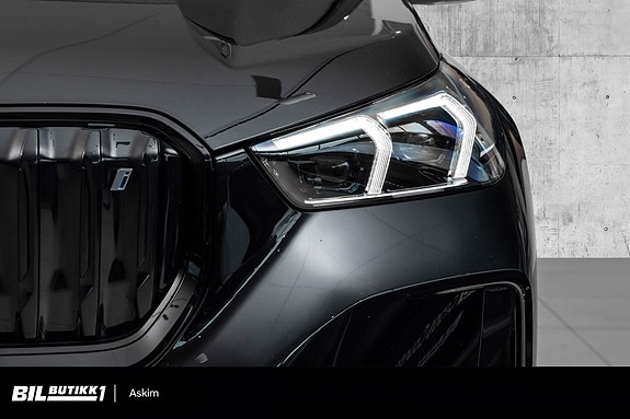 BMW iX1 4 of 28