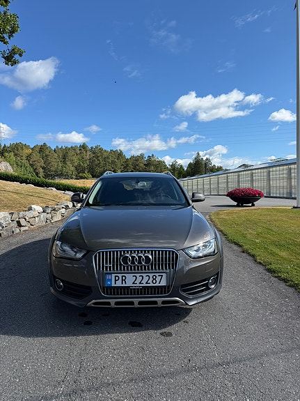 Audi A4 allroad 2 of 12