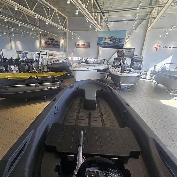Pioner 12 Maxi Med Yamaha 9.9 Sport 4 of 4