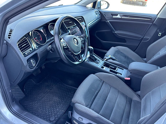 Volkswagen Golf VII 19 of 27