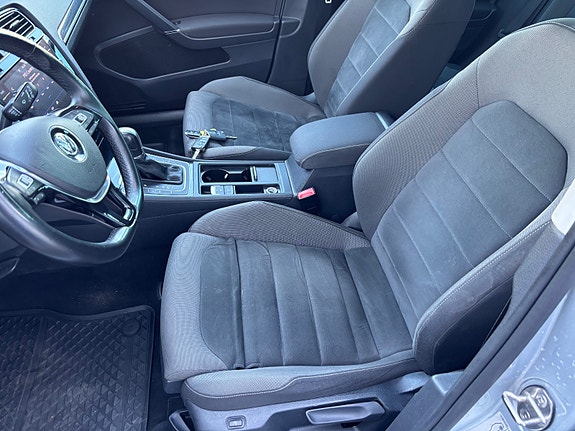 Volkswagen Golf VII 17 of 27