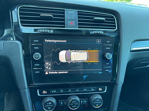 Volkswagen Golf VII 26 of 27