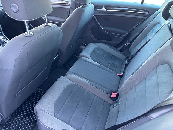 Volkswagen Golf VII 20 of 27