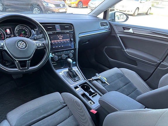 Volkswagen Golf VII 21 of 27