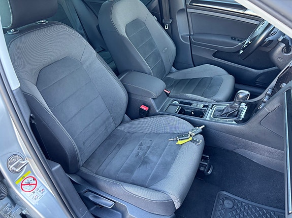 Volkswagen Golf VII 22 of 27