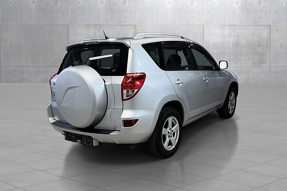 Toyota RAV4 3 of 5
