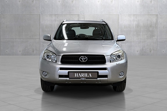 Toyota RAV4 2 of 5