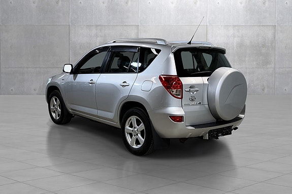 Toyota RAV4 4 of 5