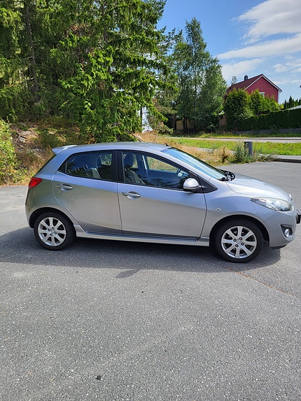 Mazda 2 4 of 5