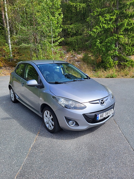 Mazda 2 3 of 5