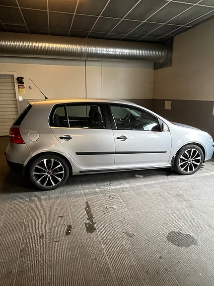Volkswagen Golf V 3 of 5