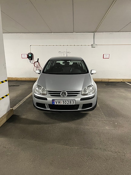 Volkswagen Golf V 2 of 5