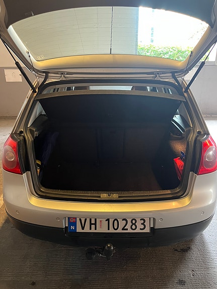 Volkswagen Golf V 5 of 5