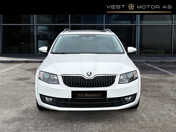 Skoda Octavia 2 of 5