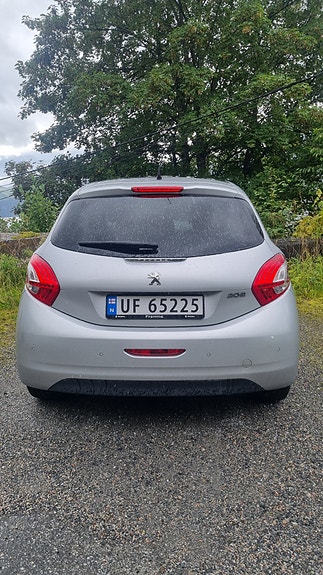 Peugeot 208 4 of 7