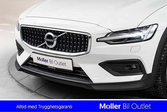 Volvo V60 Cross Country 2 of 5