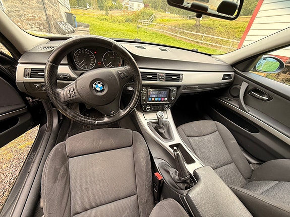 BMW 318d 27 of 30