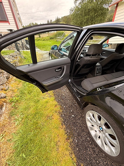 BMW 318d 25 of 30