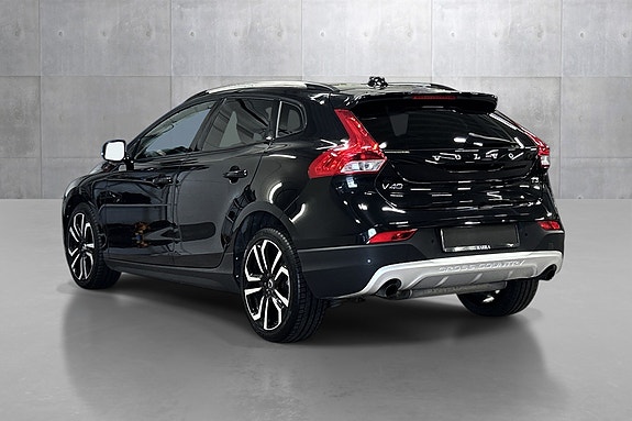 Volvo V40 Cross Country 3 of 5