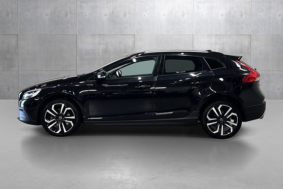 Volvo V40 Cross Country 2 of 5