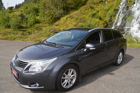 Toyota Avensis 3 of 5
