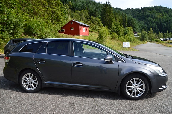 Toyota Avensis 5 of 5