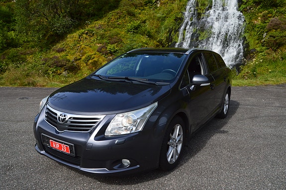 Toyota Avensis 4 of 5
