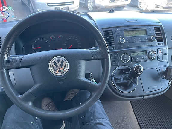 Volkswagen California 9 of 30