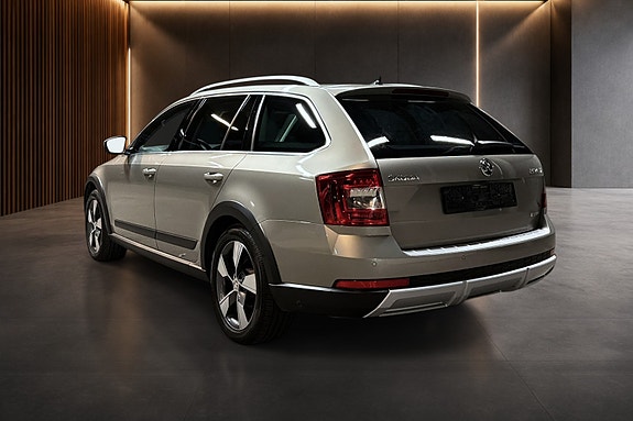 Skoda Octavia Scout 4 of 5