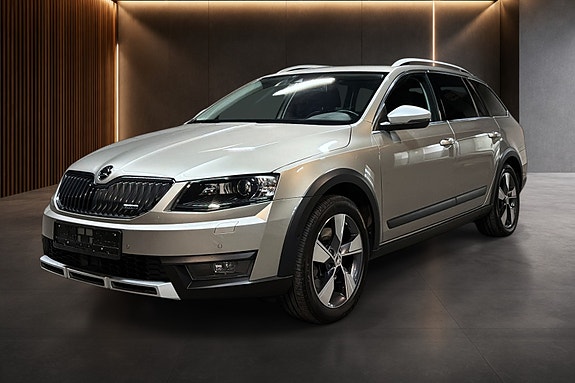 Skoda Octavia Scout 2 of 5