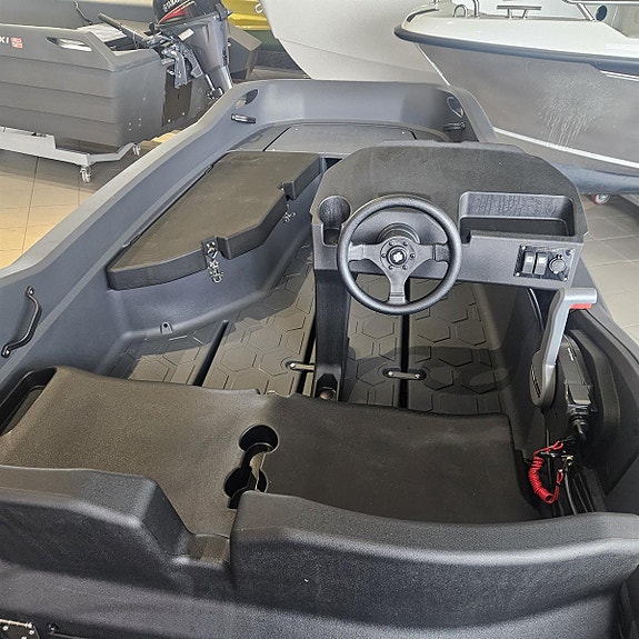 Pioner GO med Yamaha 9.9 Sport 3 of 4
