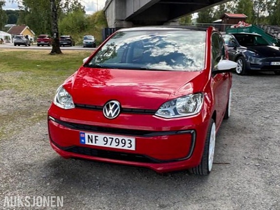 Volkswagen UP! 2 of 5