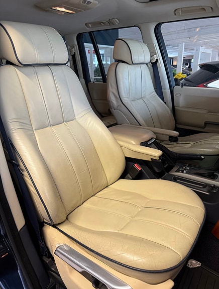 Land Rover Range Rover 30 of 30