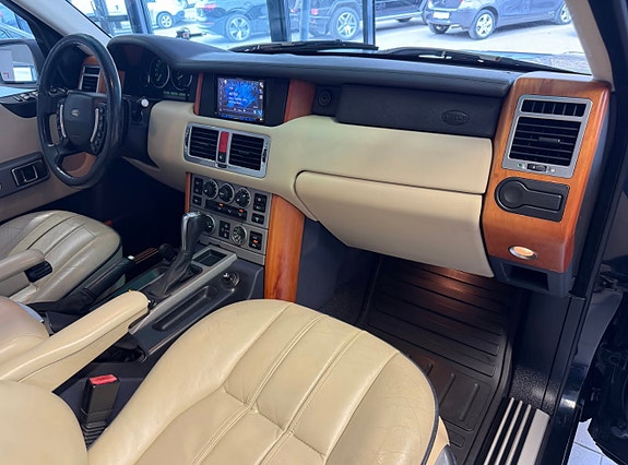 Land Rover Range Rover 29 of 30