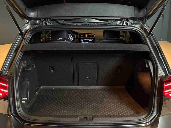 Volkswagen Golf VII 9 of 30