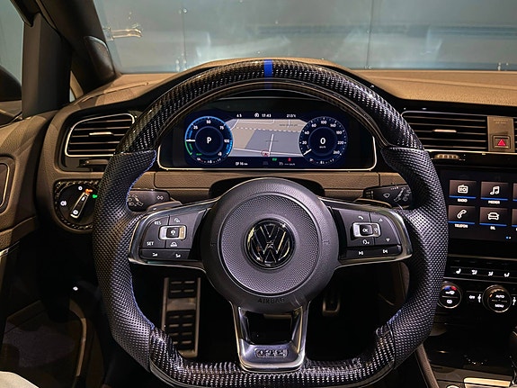Volkswagen Golf VII 15 of 30