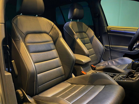 Volkswagen Golf VII 30 of 30
