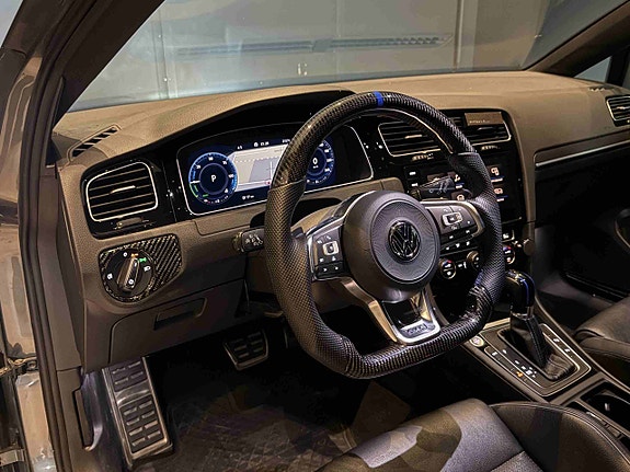 Volkswagen Golf VII 11 of 30