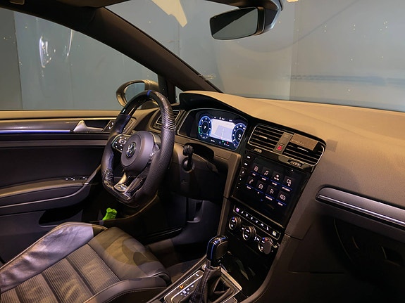 Volkswagen Golf VII 29 of 30