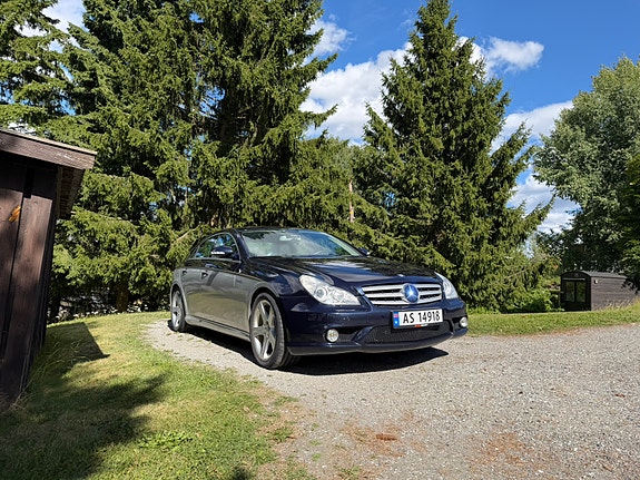 Mercedes-Benz CLS320 2 of 30