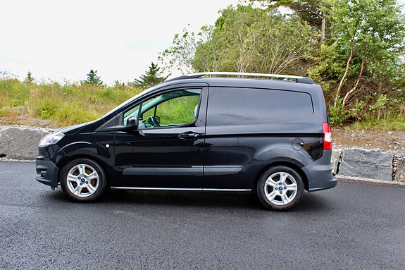 Ford Transit Courier 4 of 5