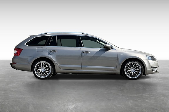 Skoda Octavia 3 of 5
