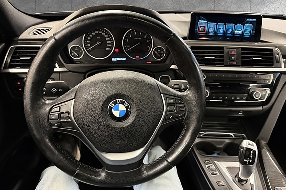 BMW 330e 14 of 19