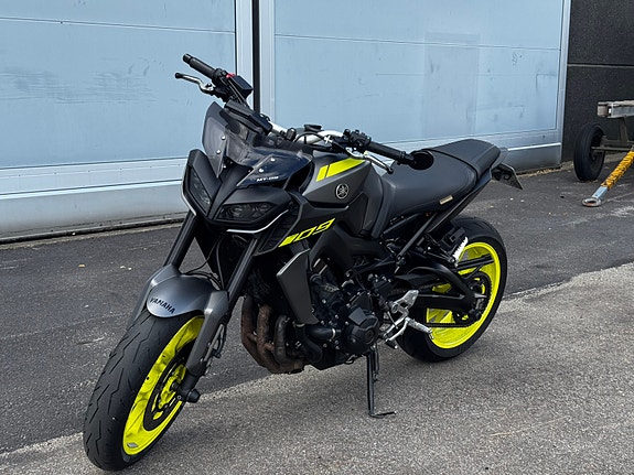 Yamaha MT-09 4 of 4
